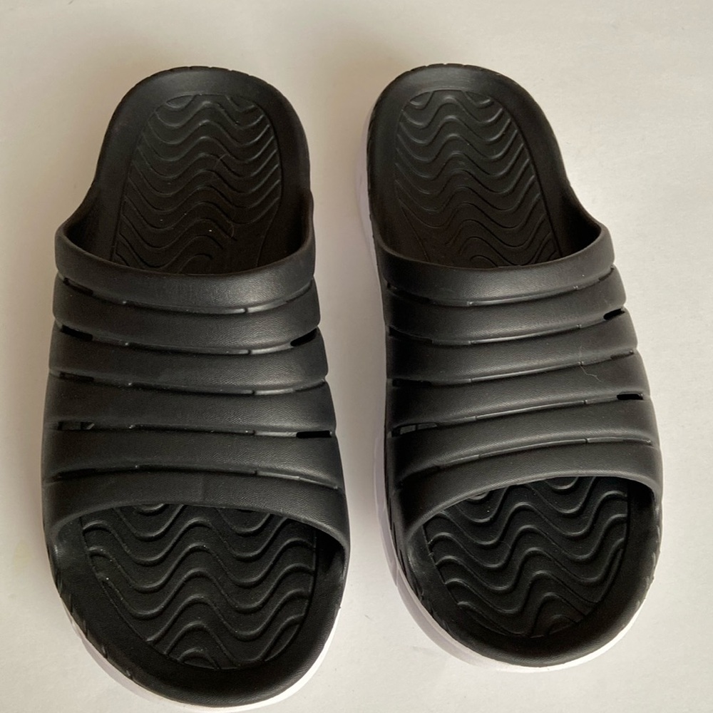 Avis Slides NWOT